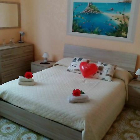 Bed and Breakfast Beb I Delfini Di Casa Paola Маскали Экстерьер фото