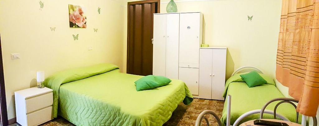 Bed and Breakfast Beb I Delfini Di Casa Paola Маскали Экстерьер фото