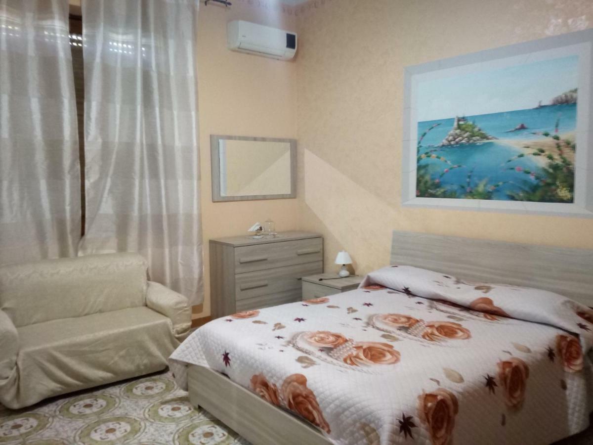 Bed and Breakfast Beb I Delfini Di Casa Paola Маскали Экстерьер фото